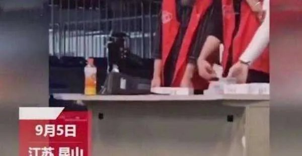 如何看待公司粗暴发放证件致员工离职这件事？