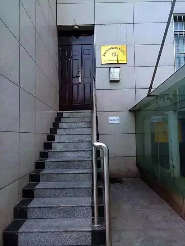 举报箱3米配监控是怎么回事?