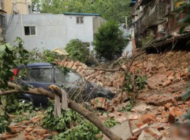 郑州一小区暴雨中倒下一堵墙,维修费129万,这个价格是否合理?