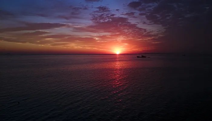 日出东方却落于西是什么意思 日出东方却落于西的意思是什么