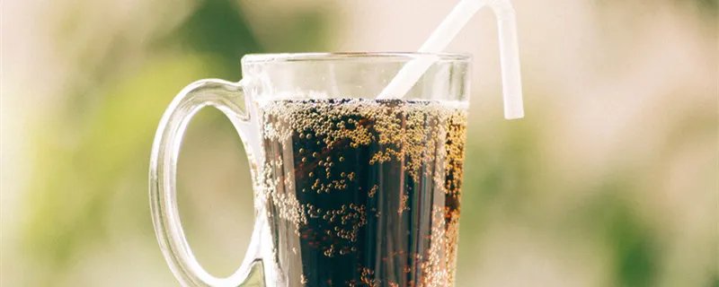 可乐最初诞生时是什么颜色的