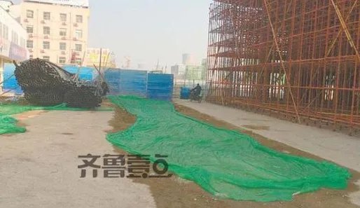 男子掉入工地泥坑 疑似酗酒后掉入泥坑冻僵死亡