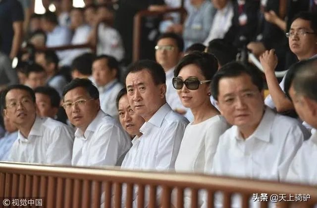 王思聪被法院列为被执行人名单,为什么引起这么多人的讨论?