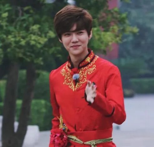 小鲜肉鹿晗亮相跑男 揭秘其三代家庭背景