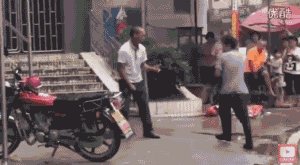 民间高手大街上过招:老外看傻眼(图)