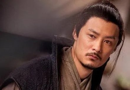 余文乐眼睛怎么回事到底是不是假眼 余文乐回应自己的眼睛大小眼