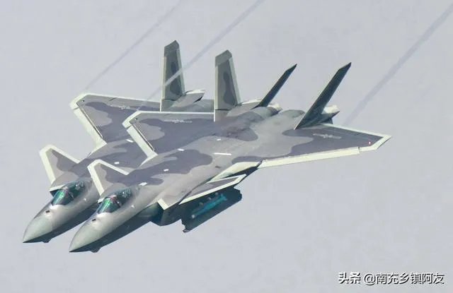 热搜上说沈阳和成都同时发生巨响，到底怎么回事？