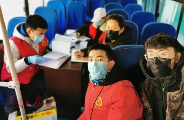 成都理工学生称学校一切正常，学生在校期间应该出去玩吗？