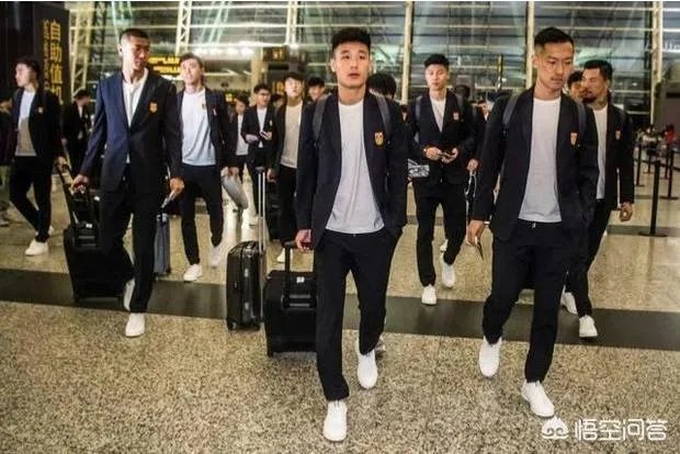 国足输给伊朗以后状态如何？他们在回国的飞机上会做什么？