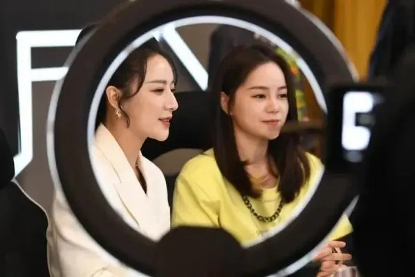 商家月花10万请带货3月卖690，法院判决退还服务费十万元，有何看法？