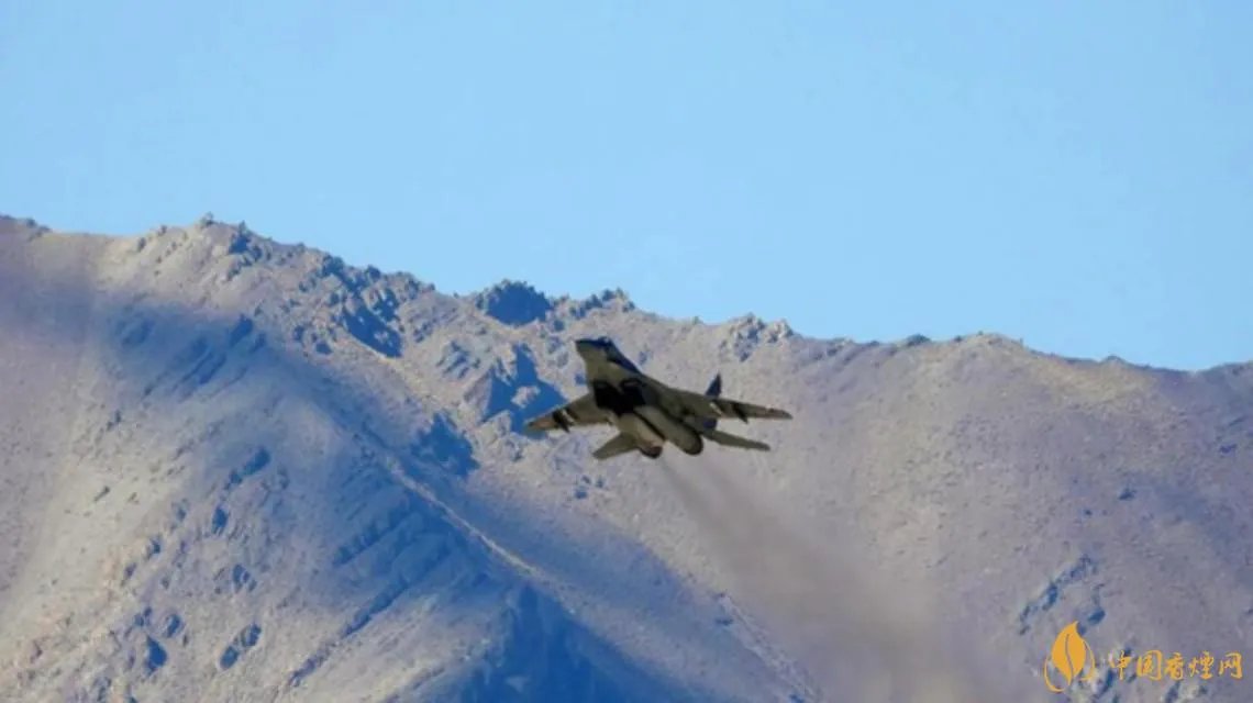 印媒:印军在实控线附近设铁丝网