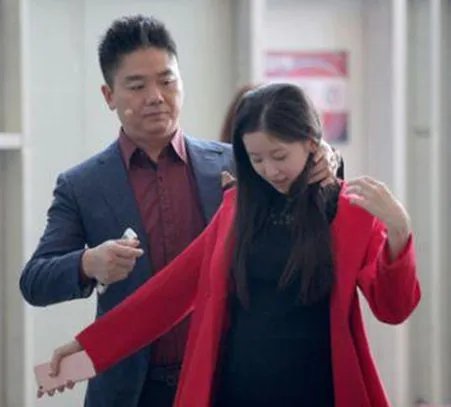 章泽天当妈喜得千金 与刘强东恋情内幕曝光