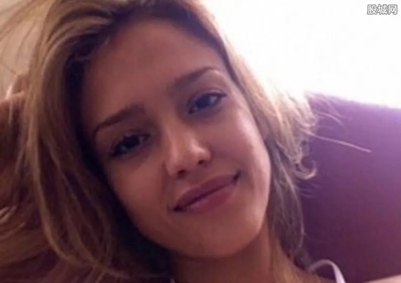 斯嘉丽约翰逊被捏奶? 斯嘉丽并没有遭到变态非礼