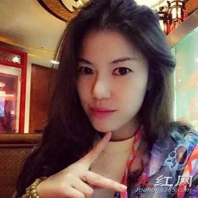 何奕恋和黑人大叔事件怎么回事 这位辣妈有个儿子