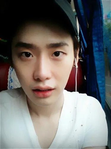 李钟硕蜡像亮相蜡像馆  系“新一代韩流四大天王”之一