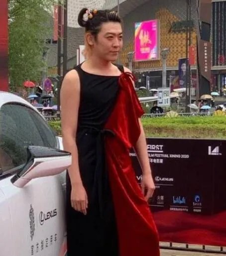 姜思达回应红毯造型是怎么回事 姜思达回应红毯造型是什么情况