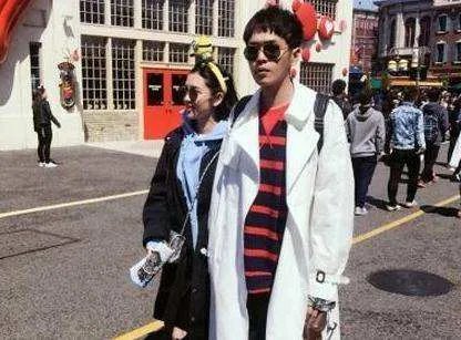 唐艺昕怀孕了肚子超大 唐艺昕坐轮椅现身