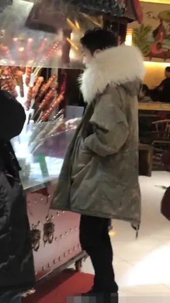 张艺兴小摊被偶遇是怎么回事?具体什么情况