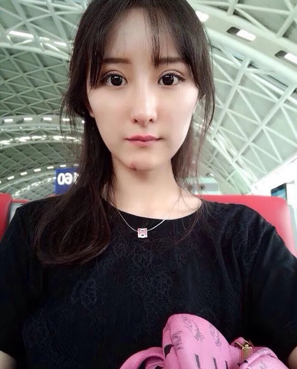 小杨幂赵越的资料照片 照着杨幂的模样去整的?