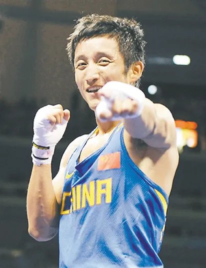 邹市明ko泰国新星拳手3次放倒 赛场沸腾欢呼雀跃