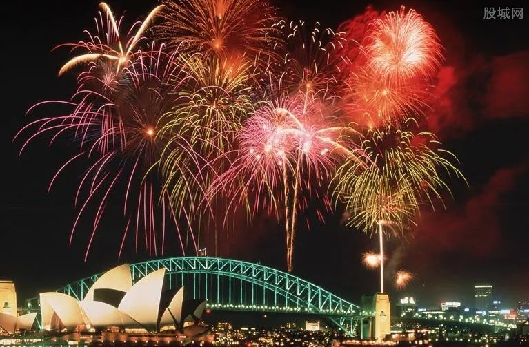 烟花一般什么价格 100发烟花多少钱一箱