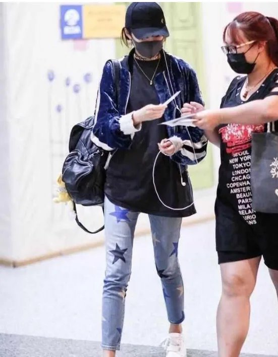 关晓彤公布恋情后在哪首现身?