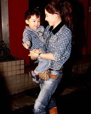 谢振轩的弟弟叫什么？“二少爷”的出生备受关注