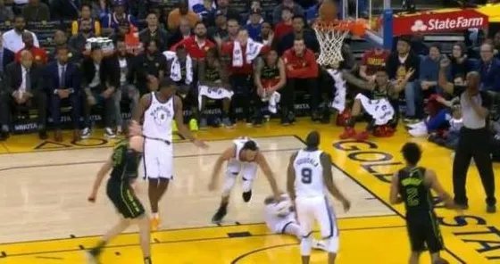 库里复出后再度哪里受伤?