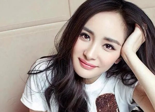 杨幂被赶出机场，大家怎么看？