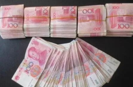 取款漏拿万元现金 民警帮储户找回