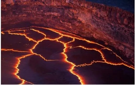 女子作死火山边洗澡 下这一幕让人后怕!