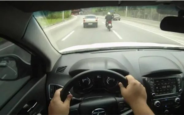 男子遇查酒驾跳河后身亡，谁应该为这起意外负责？