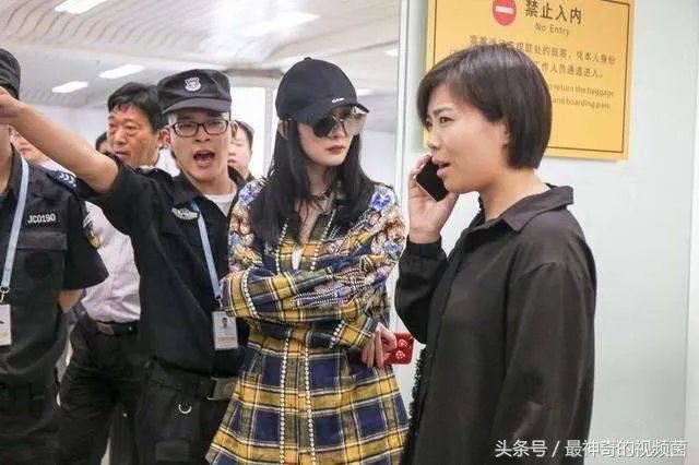 杨幂被赶出机场，大家怎么看？
