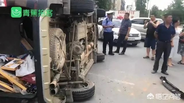 女司机开面包车与劳斯莱斯相撞,或面临200万索赔,你怎么看?