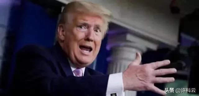 特朗普摇摇晃晃站不稳，是生病了吗？