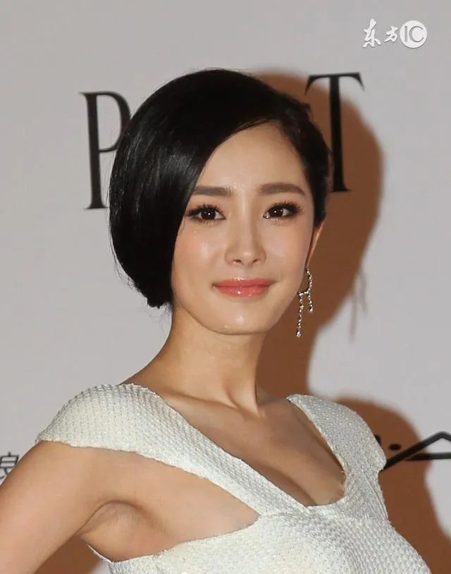 杨幂被赶出机场，大家怎么看？