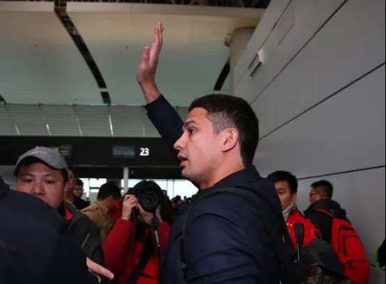 埃尔克森离开恒大流泪图 埃尔克森现在是中国国籍吗