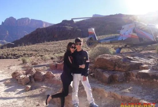 14岁富二代高调炫富 住豪宅、开豪车、秀美女