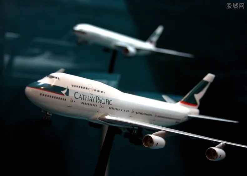 乌鲁木齐机场航班大面积取消 乘客出行需知道