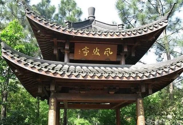 上联：落日阁中琴瑟瑟，阁下洛阳客，下联怎么对？