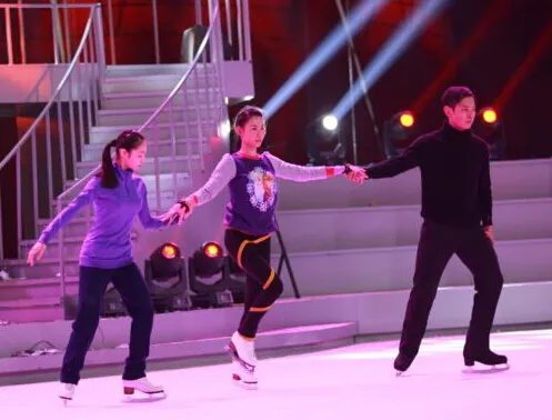 张柏芝现湖南彩排春晚 曼妙身姿挑战冰雪女王