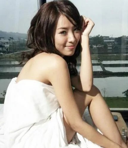 刘伊心露点图片 尺度大开惊呆网友