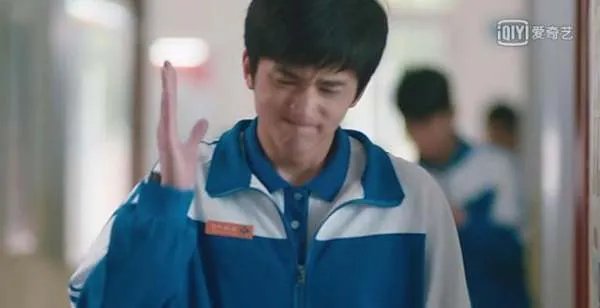 周周送了林杨什么生日礼物?