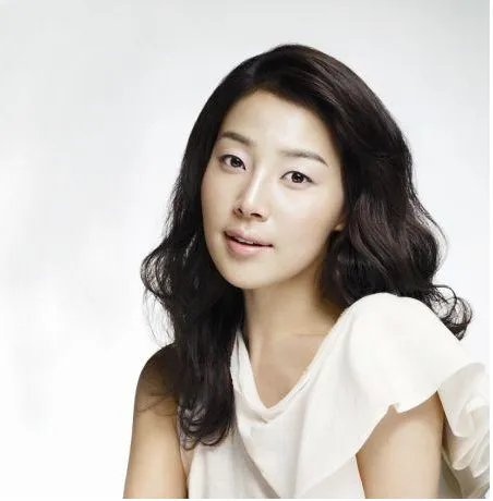 韩智慧结婚10年官宣怀孕,她的情感经历过哪些坎坷?