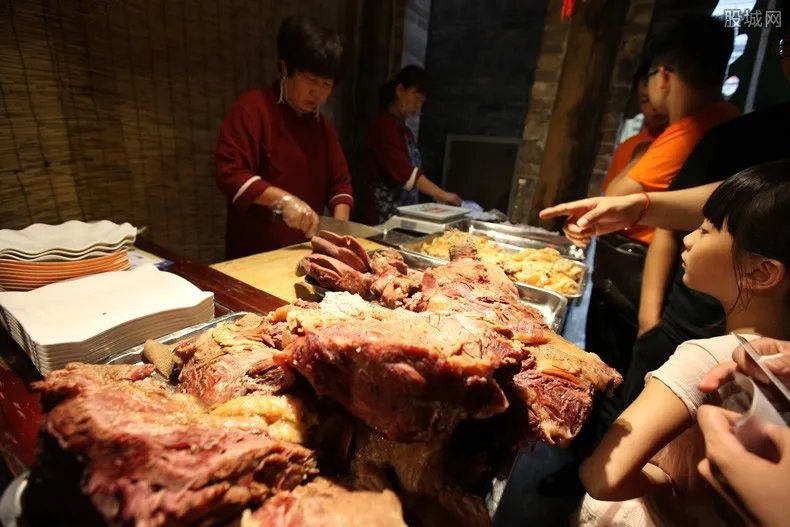 机关食堂185元天价肉引发整改 问题出在哪里?