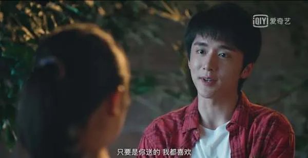 周周送了林杨什么生日礼物?