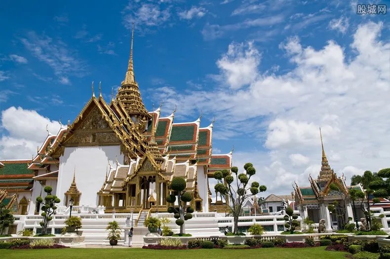 泰寺庙禁地遭硬闯 参观泰国寺庙应注意哪些事项