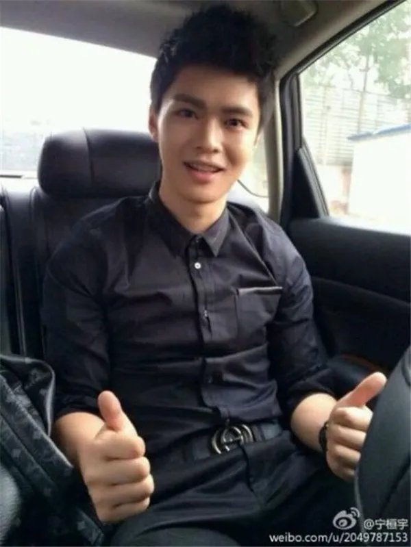 宁桓宇妈妈去世了吗家庭背景曝光 中国第一男神宁桓宇为何叫七哥