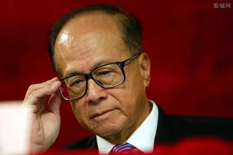 李嘉诚每年换血怎么回事 李嘉诚资产12万亿？