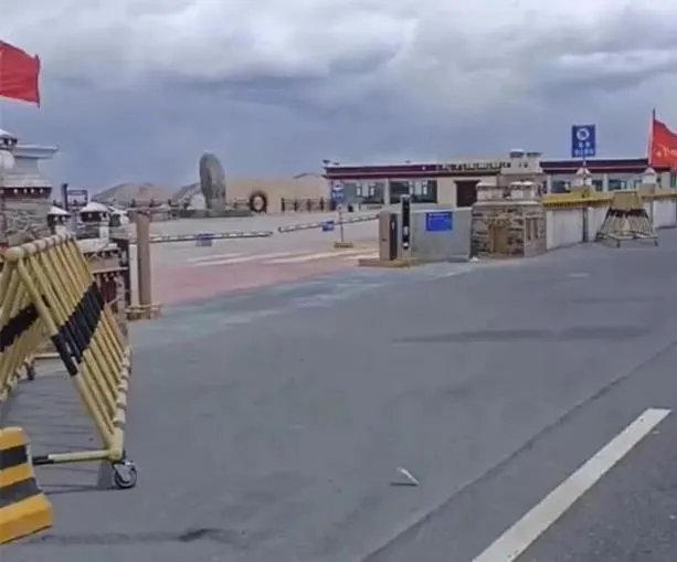 甘孜文旅局回应男子被拦车收费 官方:未乱收费,视频掐头去尾